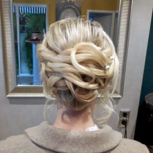 Services: Brautfrisur und Hochzeitsstyling
